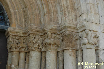 Capiteles de la portalada de San Pedro