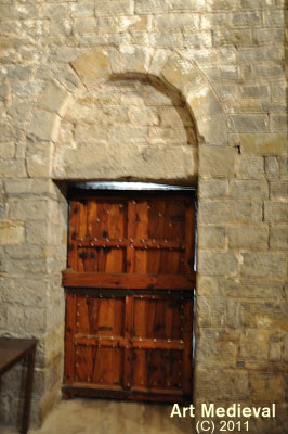 Interior portalada romànica