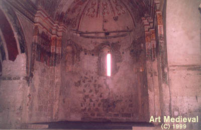 Interior del ábside antes de la restauración