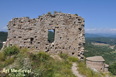 Muro norte y ventana desde el interior del castillo