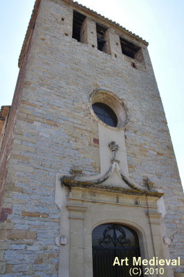 Atrio y torre campanario