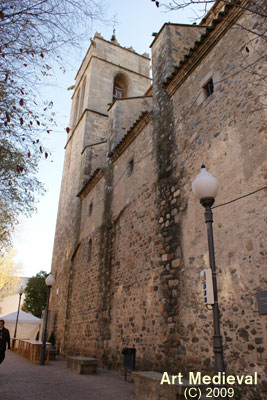 Muro lateral y campanario