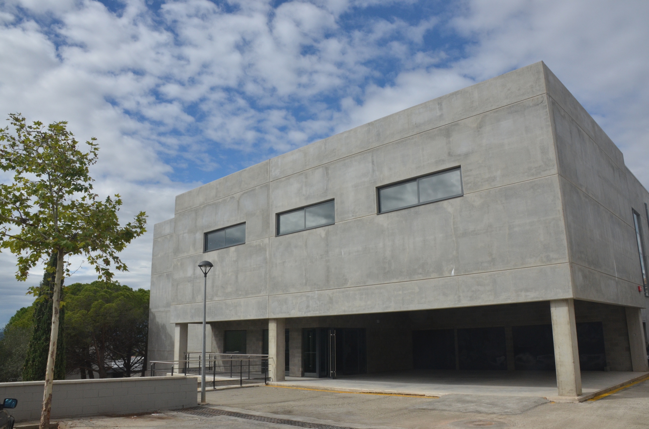 exterior de la sala polivalent de l'Escala