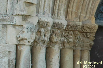 Capiteles de la portalada de San Pedro