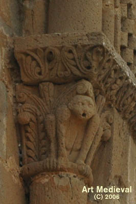 Capitel del bside de la cripta