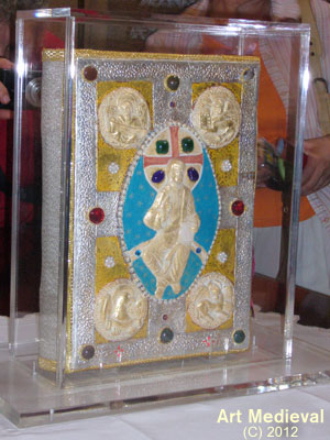 Libro decorado con esmat de Limoges