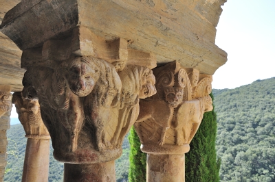 Capiteles con leones