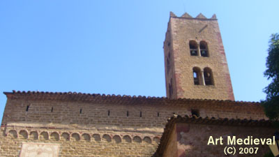 Campanario y muro sur