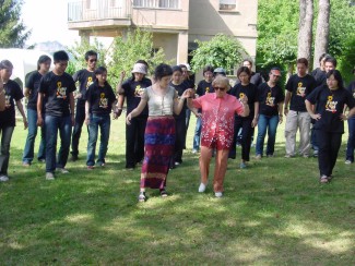 Ensenyant a ballar sardanes 2