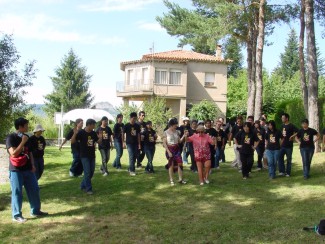 Ensenyant a ballar sardanes 1