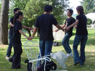 Grup de TAIWAN ballant la Sardana