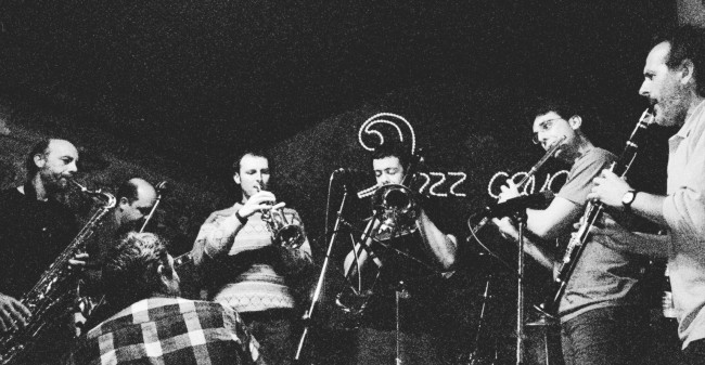 Pere Marin, Lluis Monteis, Jordi Bancells, Eric Herrera, Albert Font, Ramon Vilar i d'esquena Joan Lluis