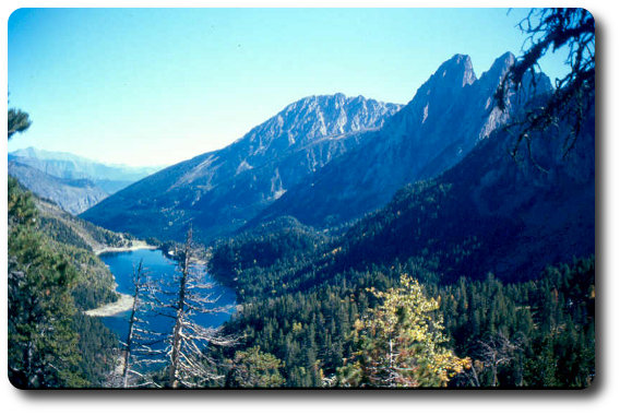 Estany de Sant Maurici i els Encantats