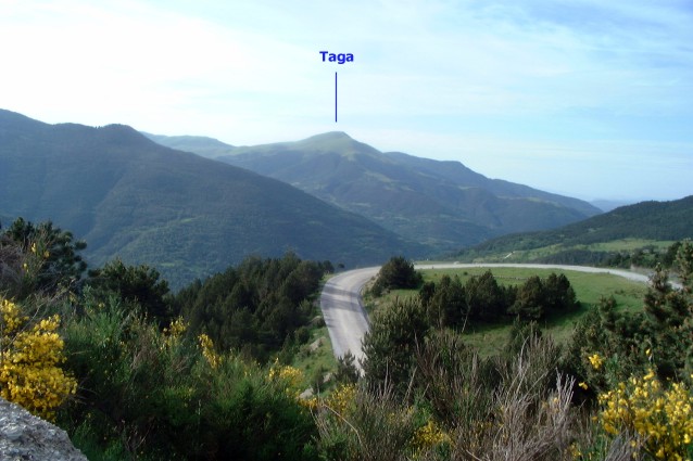 Pista a Fontalba en bon estat (al fons el Taga)