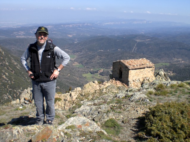 Ermita de Sant Miquel. Per sobre de Sant Segimon.