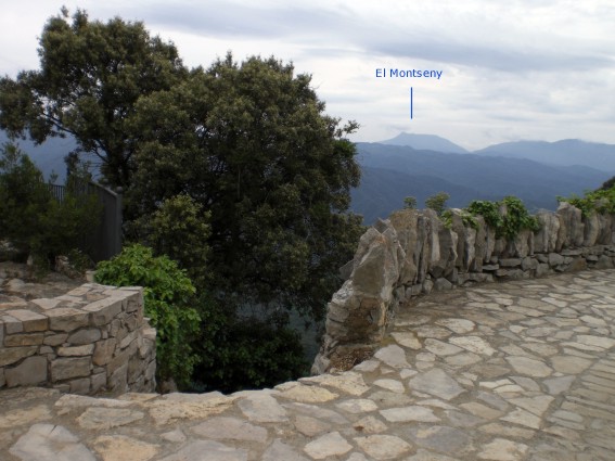 Plaça de les Guilleries. Escales on comença la sortida