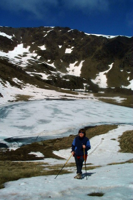 Estany de Baix, encara gelat