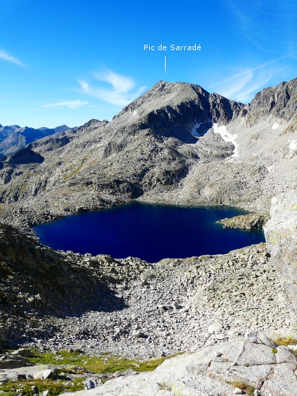 Estany de Contraix pujant a La Creu de Colomers